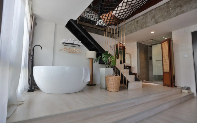 YOLO Bangkok Boutique Hotel