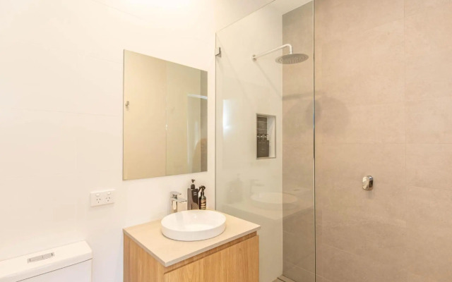 Spuren 4 of 2 Echidna Place East Jindabyne