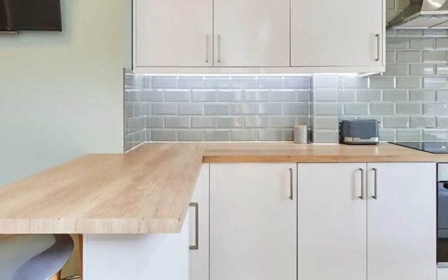 Host Stay Appleton House