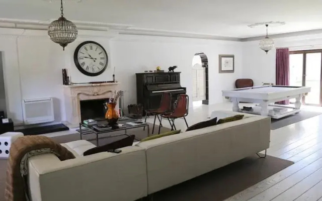 Beautiful Villa - 5 Bedrooms Near Sea and Golf