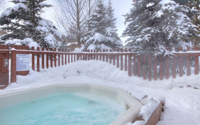 Swans Nest 1601 2 Bedroom Condo by RedAwning