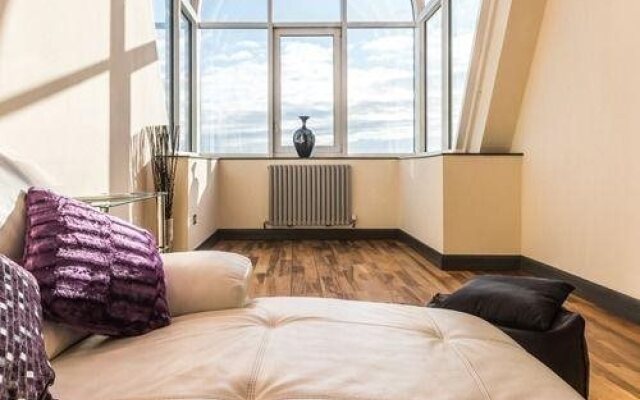Shelton House Apartment