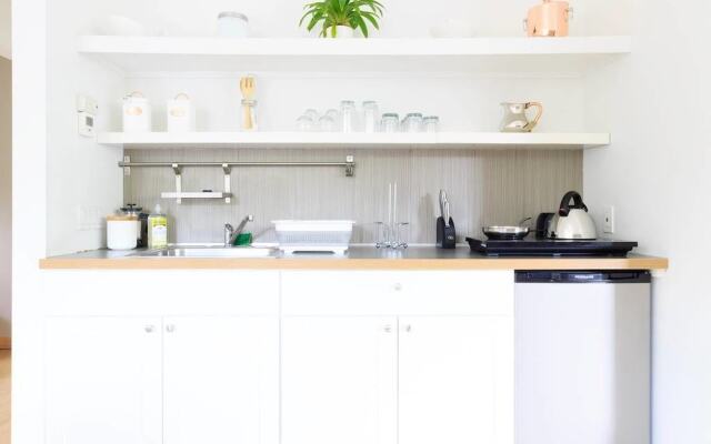 Argyle Penthouse Chic 1BR Apt 2 Sofabed