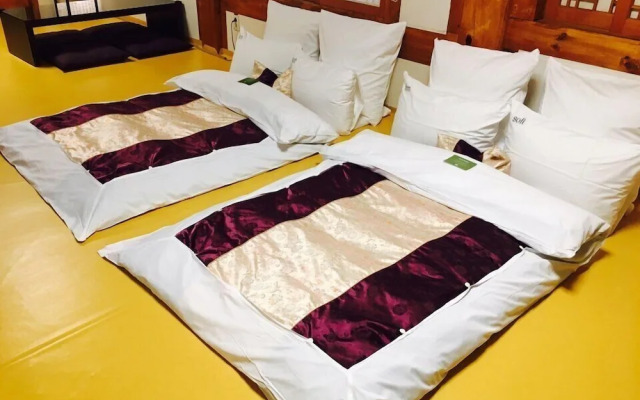 Hanok stay NAMWONYECHON by Kensington