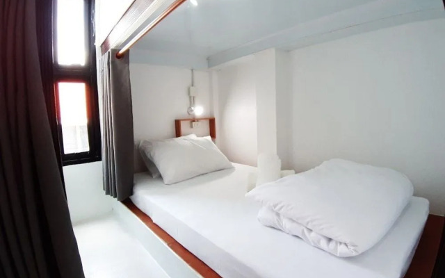 OYO 544 Sleep Sloth Hostel