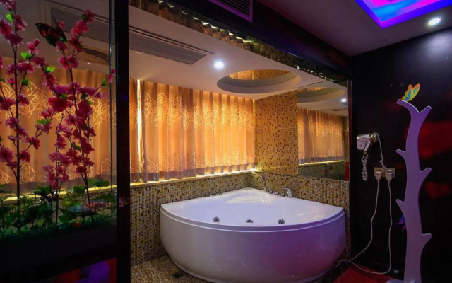 Qingman Light Luxury Hotel (Linping Qiosi Subway Station)