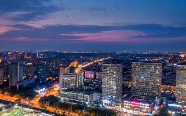 Shanghai Hongqiao International Exhibition Center  99 Xinbiao Selected Hotel