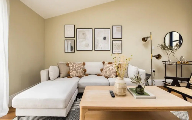 The Tooting Hideout - Dazzling 3bdr Flat With Balcony