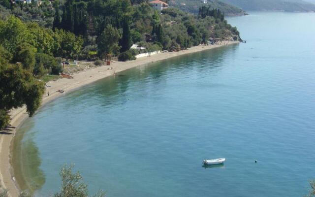 Beachfront home for 8, Kalifteri Beach, Afissos