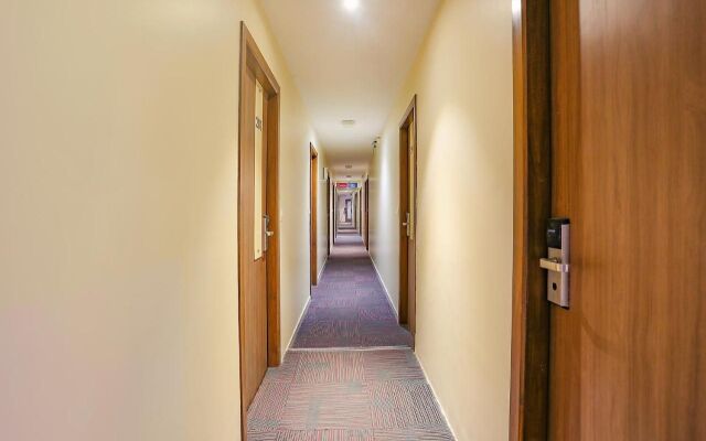 Fabhotel Royal International