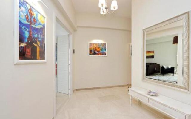 Oksana's Bernadette Apartment