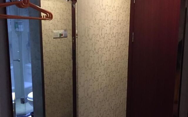 Yiqiu Fashionable Hotel