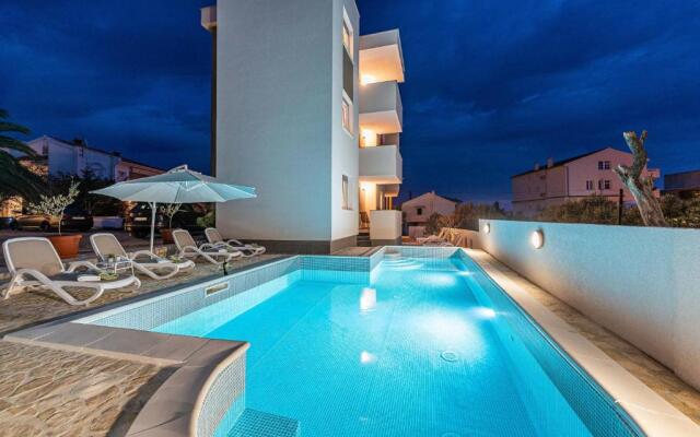 Star 6 modern & centrally ap for 6