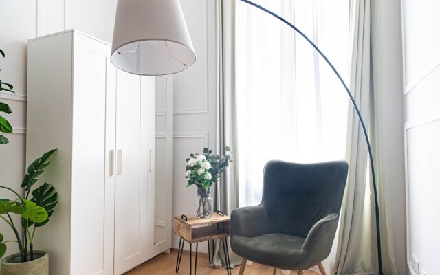City Apartment - 5 min to Metro
