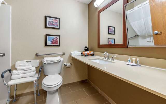 Comfort Inn & Suites Cincinnati Eastgate