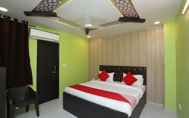 OYO 22697 Richa Grand Inn