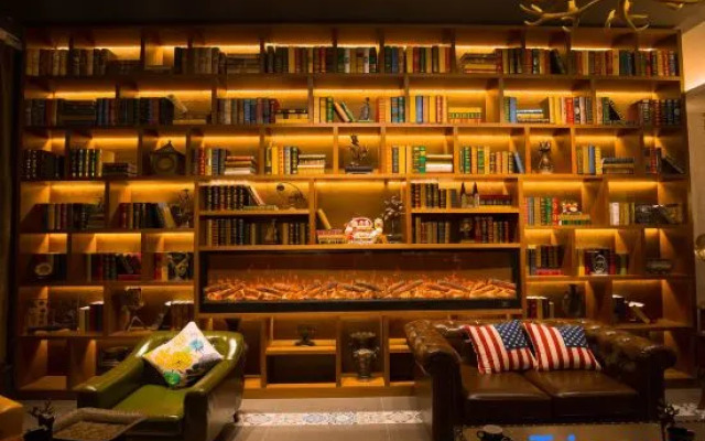 James Joyce Coffetel·Kaifeng Drum Tower