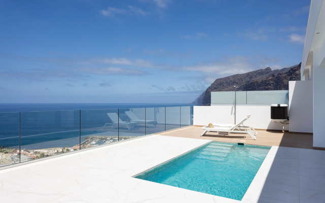 Crystal I Luxury Apartments