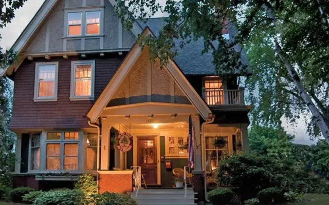 Red Forest Bed & Breakfast