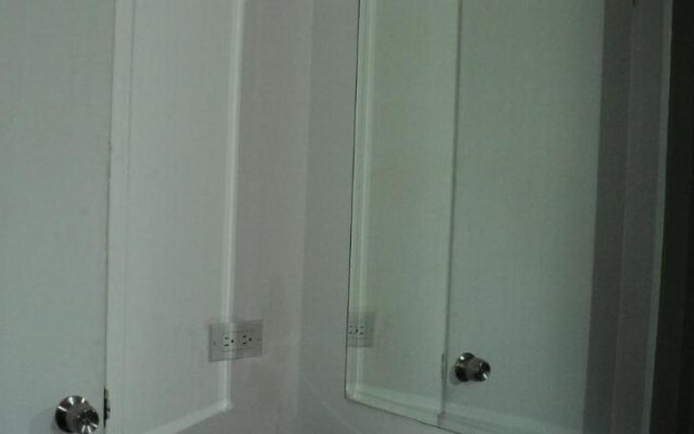 Hotel Red Room