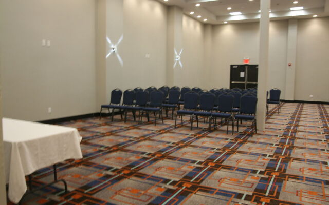 Holiday Inn Express & Suites San Antonio Medical-Six Flags by IHG