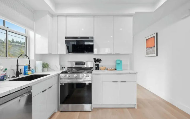 Not Affected by the Fire/modern 5BR Home With Full Amenities & Parking #2