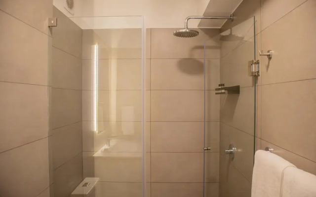 w Inviting 2BR w Balcony in Lively Miraflores