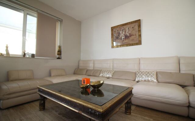 Nice Booking - Fleurs Terrasse Parking