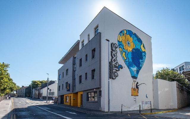 Snoozles Hostel