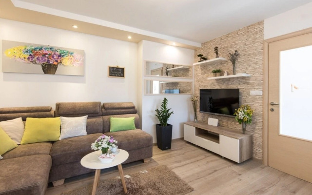 Mari - Modern Holiday House Close to sea - H