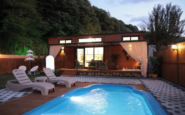The Jungle Bungalov