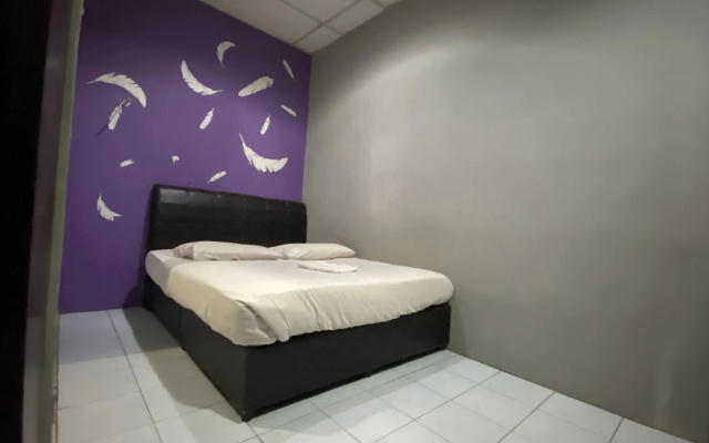 OYO 89760 Harmoni Inn Hotel