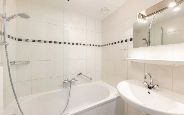 Cozy Bungalow With a Nice Sauna, 3 km. From Putten