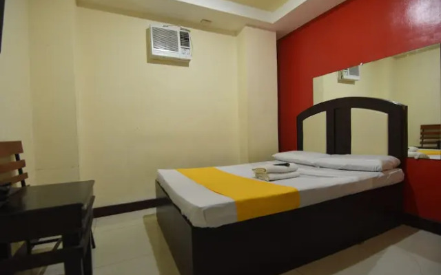 OYO 894 Cosmo Hotel P Campa Manila