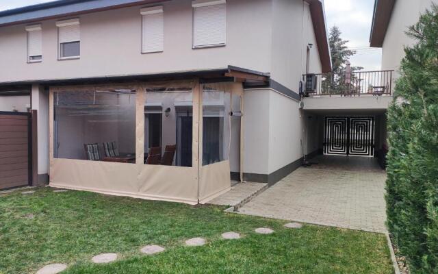 Szíriusz Apartmanház