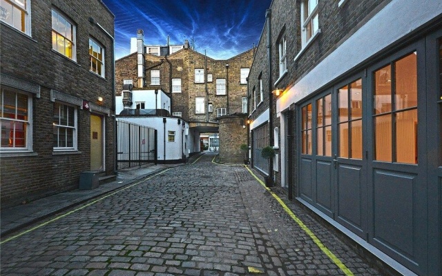 Rainsford Mews by Lime Street