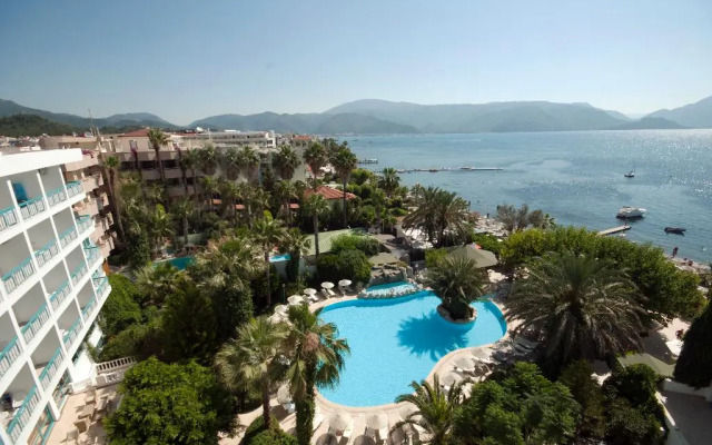 Tropical Beach Hotel