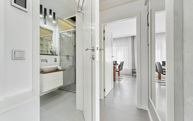 Nowa Papiernia Apartments by Renters