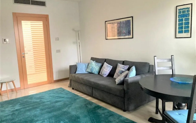 Borsa 1- Bright apartment with balcony