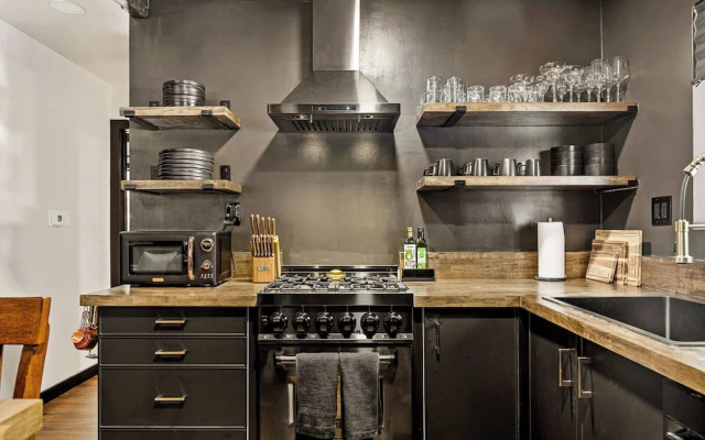 Backway Hideaway Close to the Village!