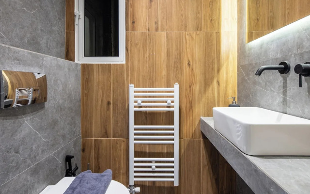 Mystique 2-Bedroom Apartment in Athens