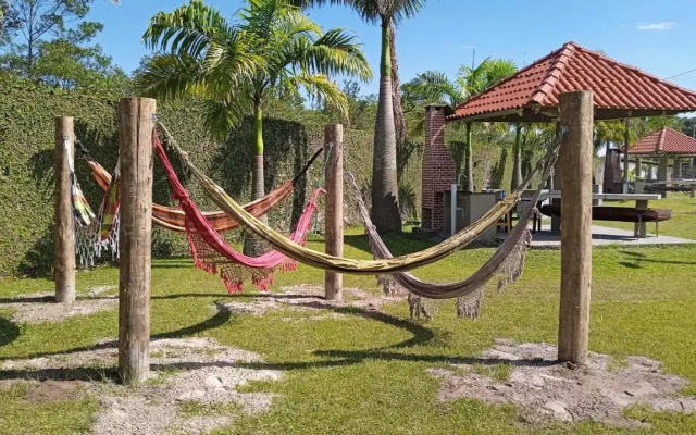 250m da praia-Kitinete com Piscina-Matinhos-PR