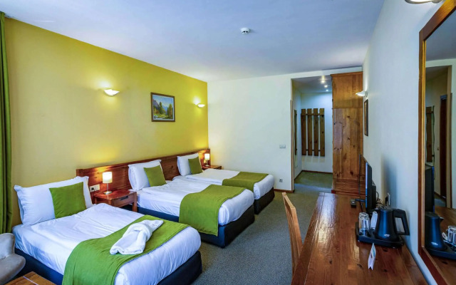 Yanakiev Club Hotel