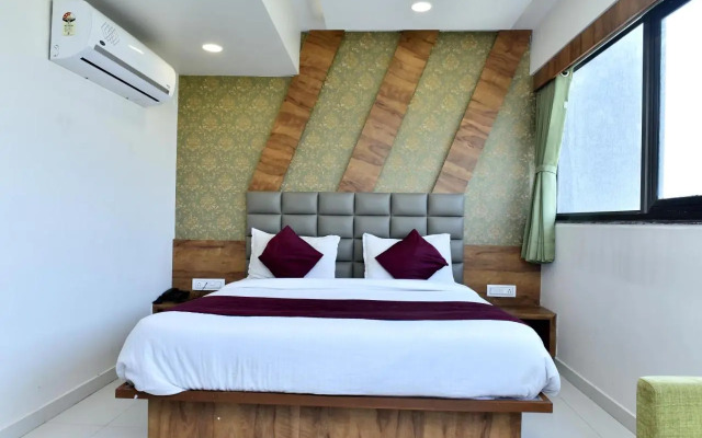 Royal King by Sky Stays Hotel