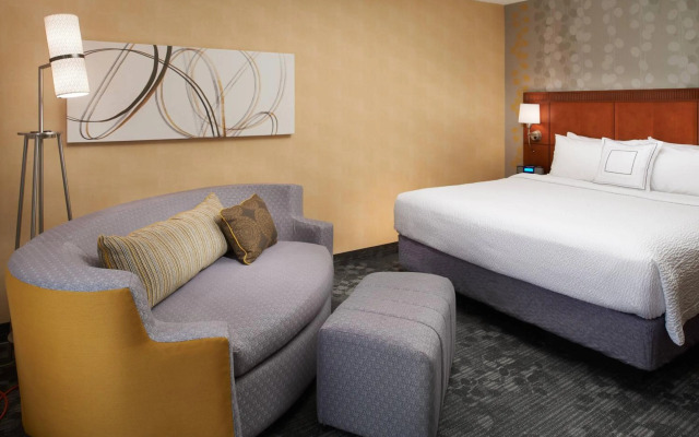 Courtyard by Marriott Detroit Warren