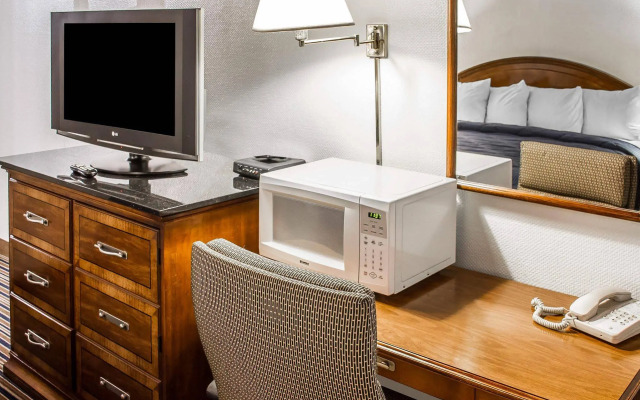 Rodeway Inn & Suites Roseburg