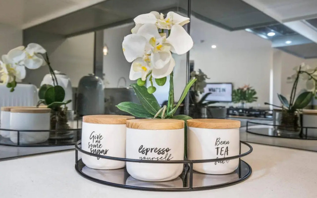 Park Avenue Townhouse Retreat Brisbane Sleeps 10