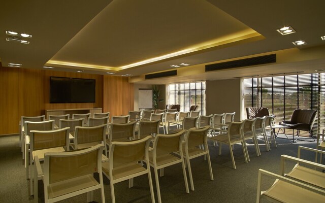 El Ein Bay Movenpick Hotel