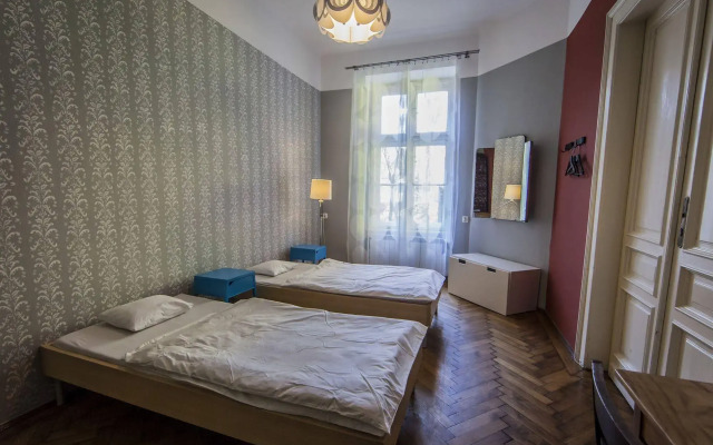 Travellers Inn Hostel