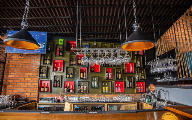 La Villa Cafe & Suites